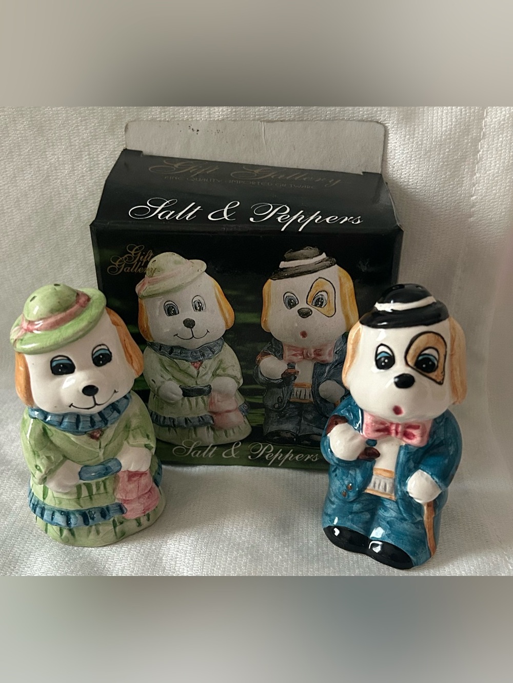 Vintage Gift Gallery Mr. & Mrs. Dog Salt and Pepper Shaker Set (C)